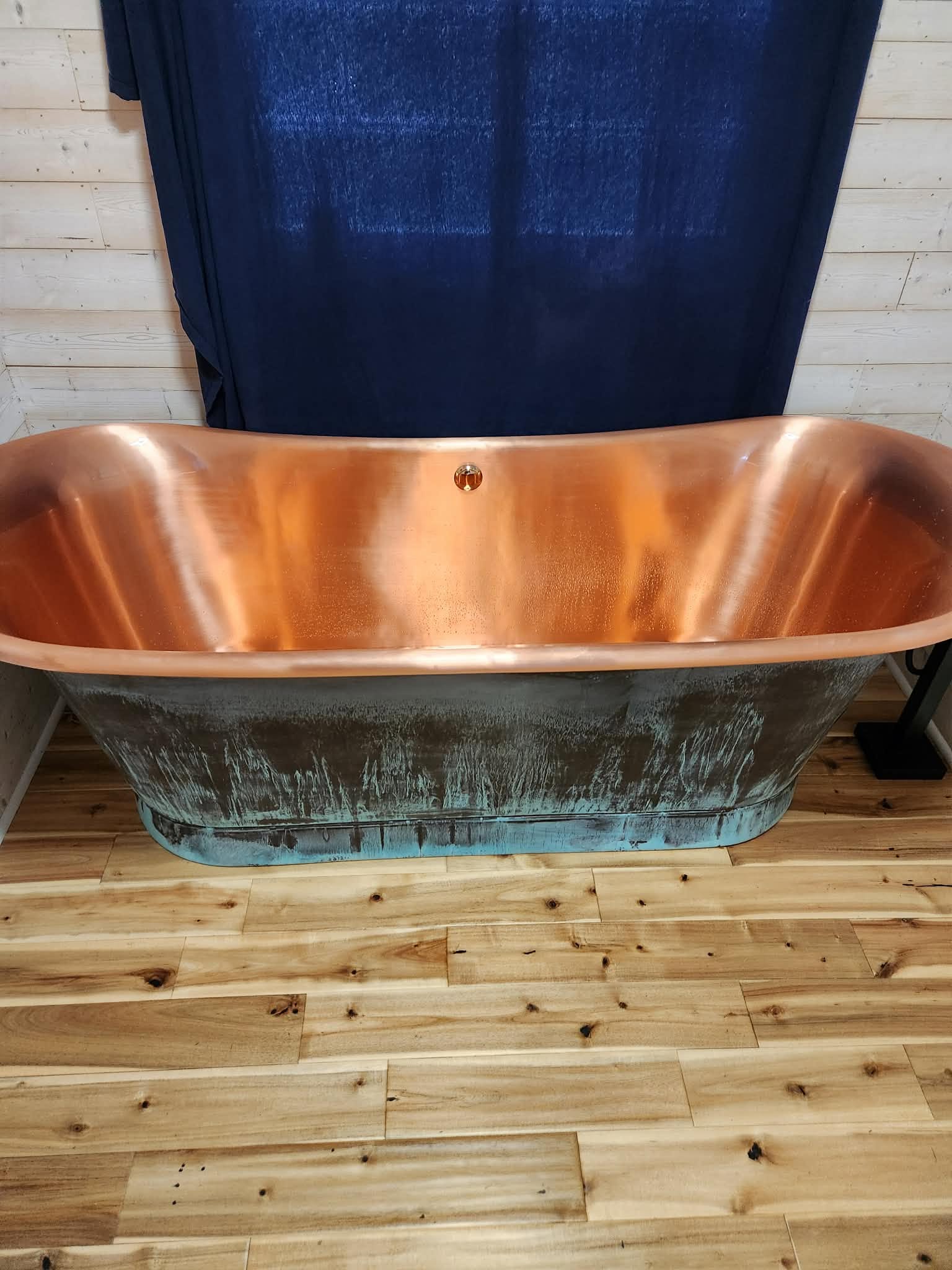 Freestanding copper tub